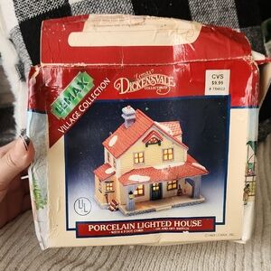 Lemax Dickensvale Christmas Village Yellow House